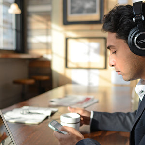 Top 5: Best Noise Cancelling and Noise Isolating Headphones for the Office