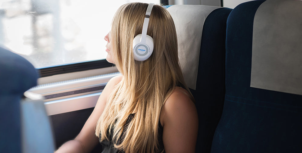 Top 5: Best Noise Cancelling and Noise Isolating Headphones for Traveling