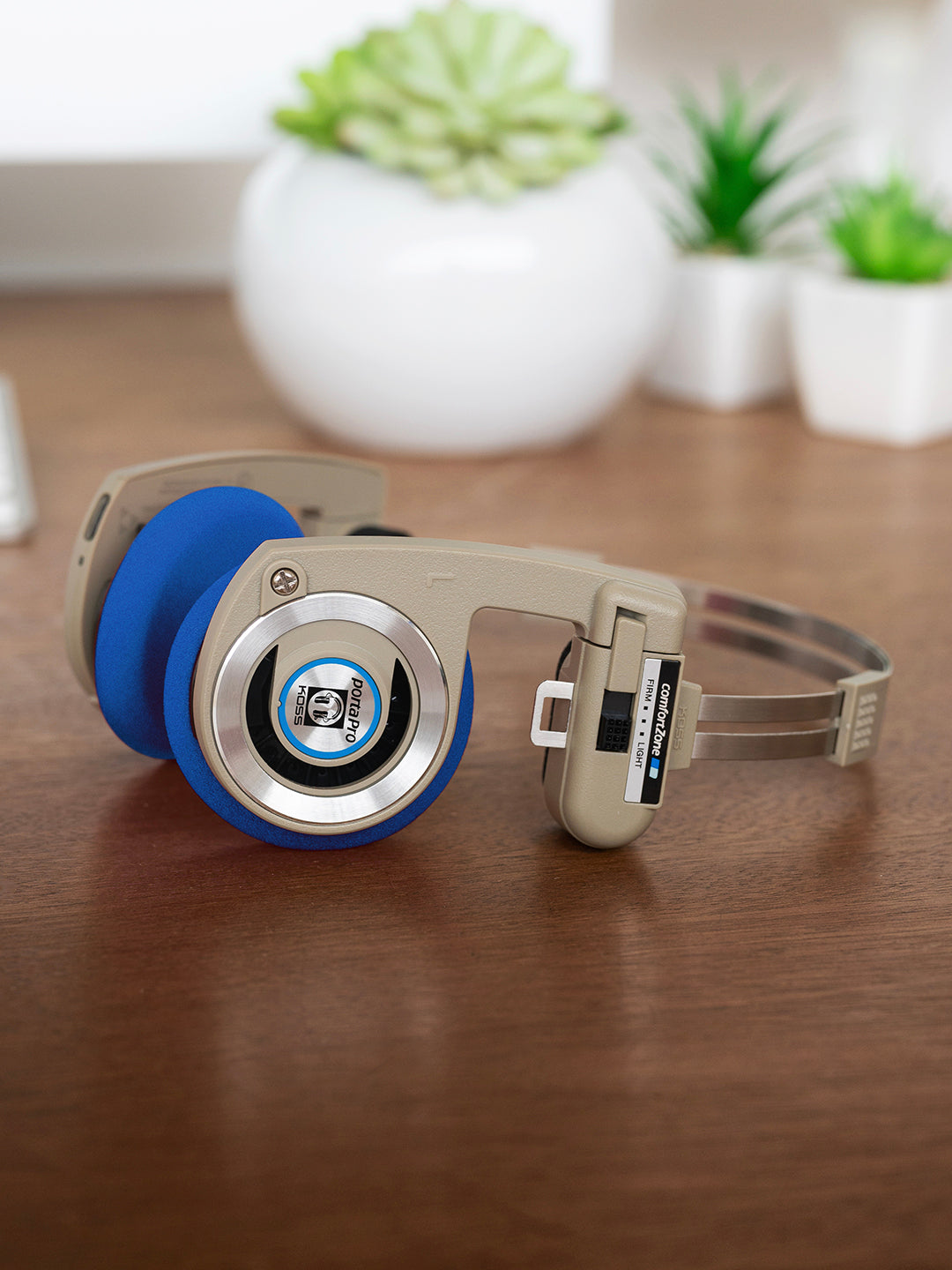 KOSS Porta Pro 限定版ベージュ ワイヤレス改装 高音質イヤーパッド Amazon.com: Koss Porta Pro Limited Edition On-Ear Headphones, in
